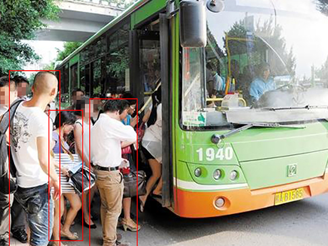 車站無序上車